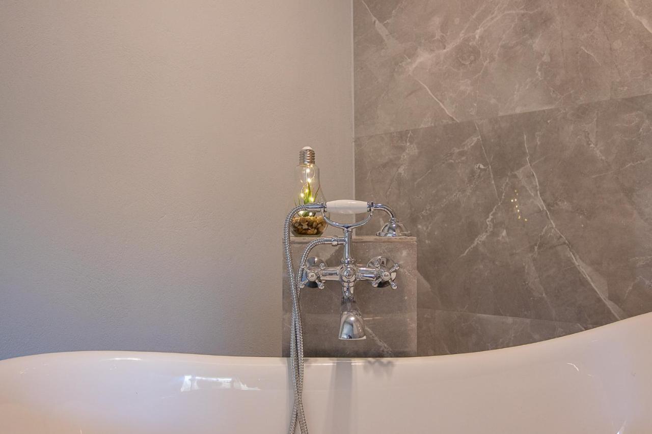Georgianna'S Suite With Private Pool , 'Greysuite' Kómboi 外观 照片