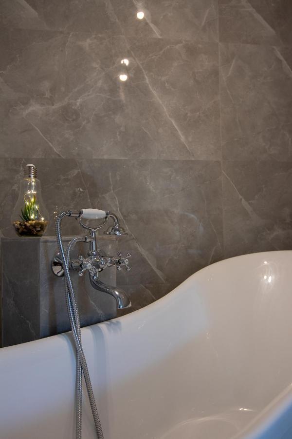 Georgianna'S Suite With Private Pool , 'Greysuite' Kómboi 外观 照片