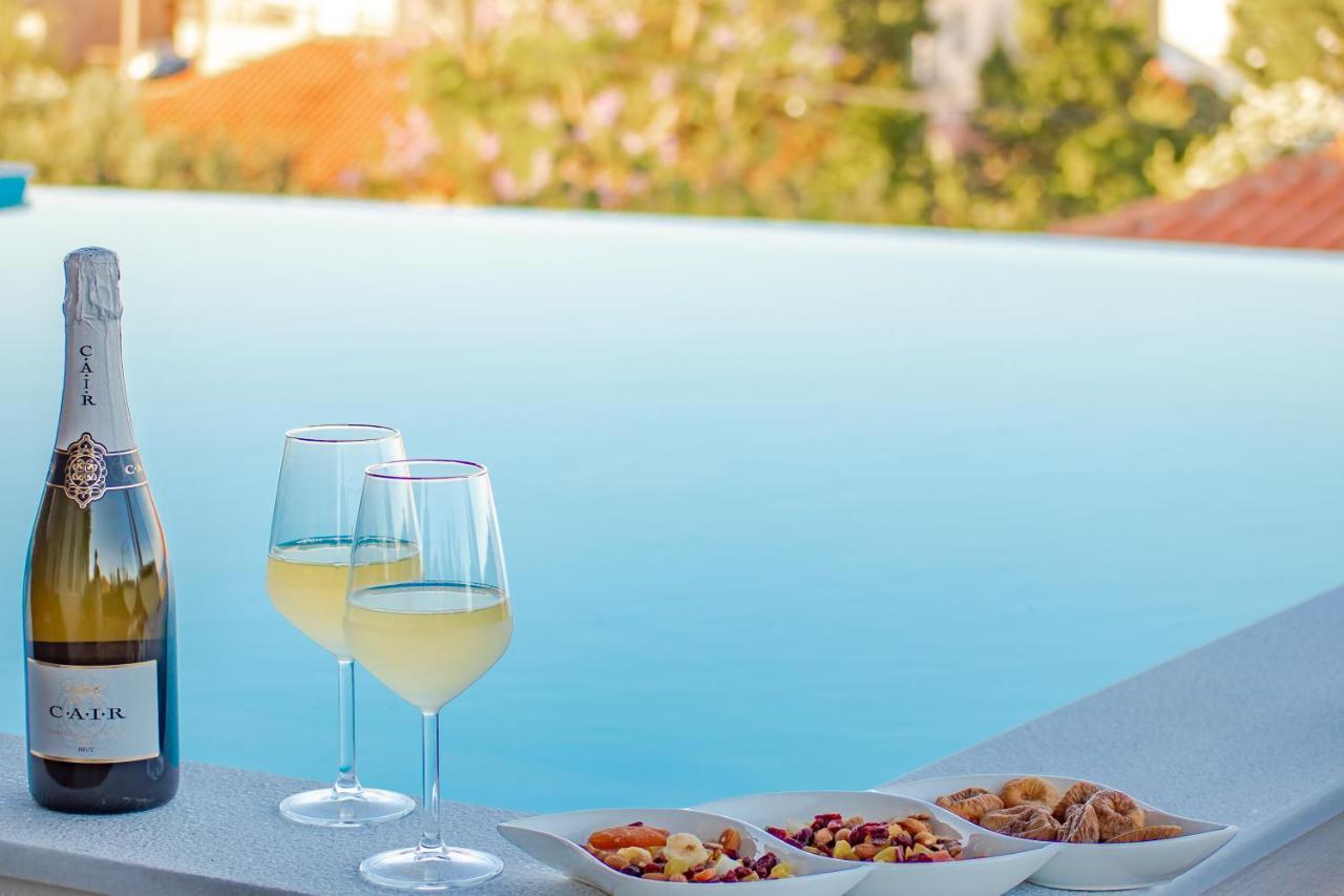 Georgianna'S Suite With Private Pool , 'Greysuite' Kómboi 外观 照片
